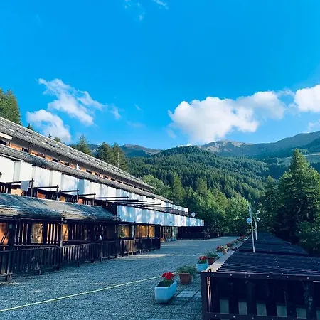 Edelweiss Pila-ski Con Vista Montagne